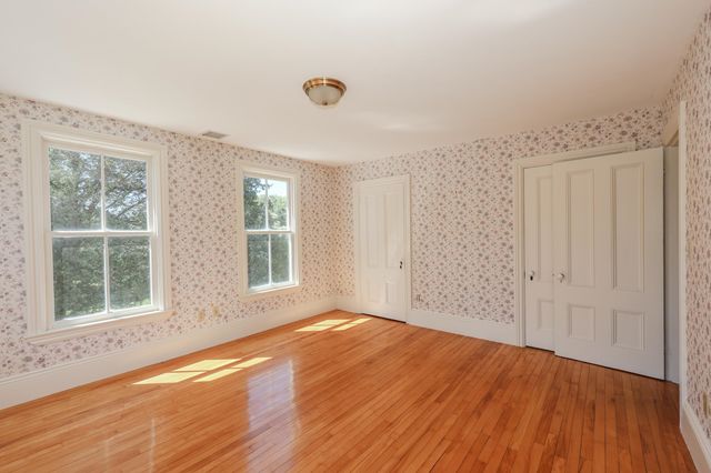 34 Post Road, North Hampton, NH 03862