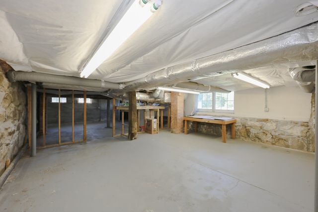 34 Post Road, North Hampton, NH 03862