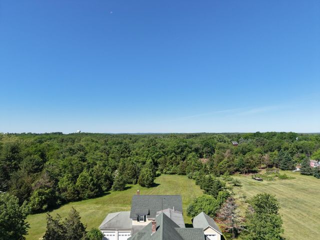 34 Post Road, North Hampton, NH 03862
