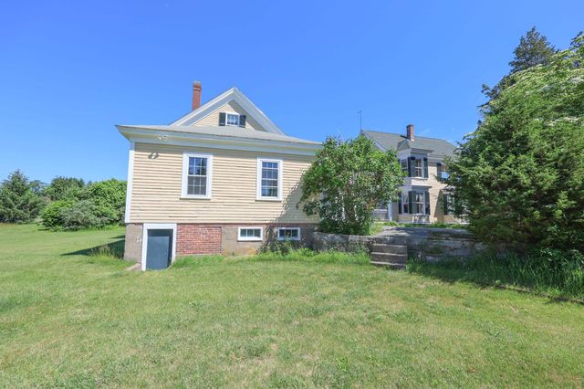 34 Post Road, North Hampton, NH 03862