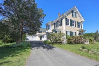 34 Post Road, North Hampton, NH 03862