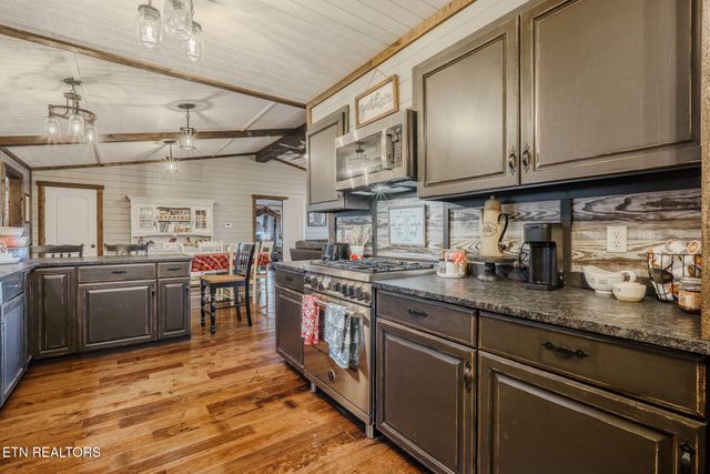 133 Hickory Flats Rd, Harriman, TN 37748