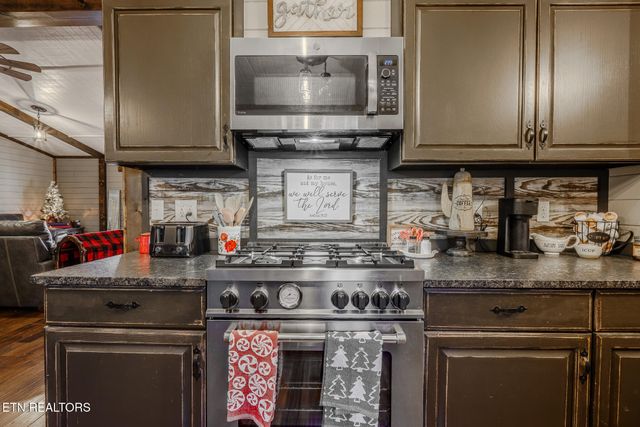 133 Hickory Flats Rd, Harriman, TN 37748