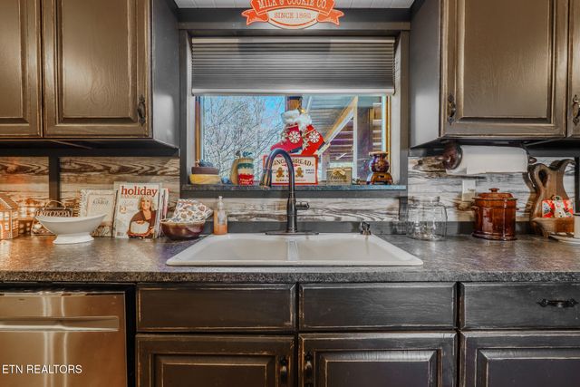 133 Hickory Flats Rd, Harriman, TN 37748