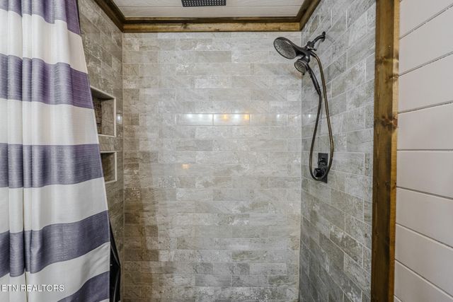 133 Hickory Flats Rd, Harriman, TN 37748