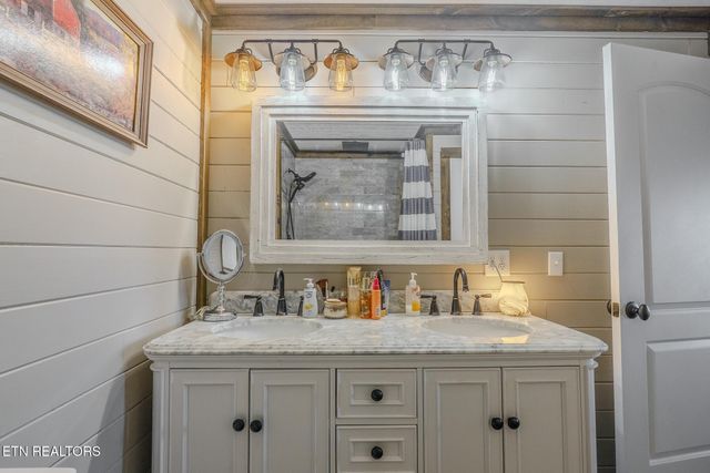 133 Hickory Flats Rd, Harriman, TN 37748