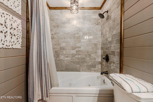 133 Hickory Flats Rd, Harriman, TN 37748