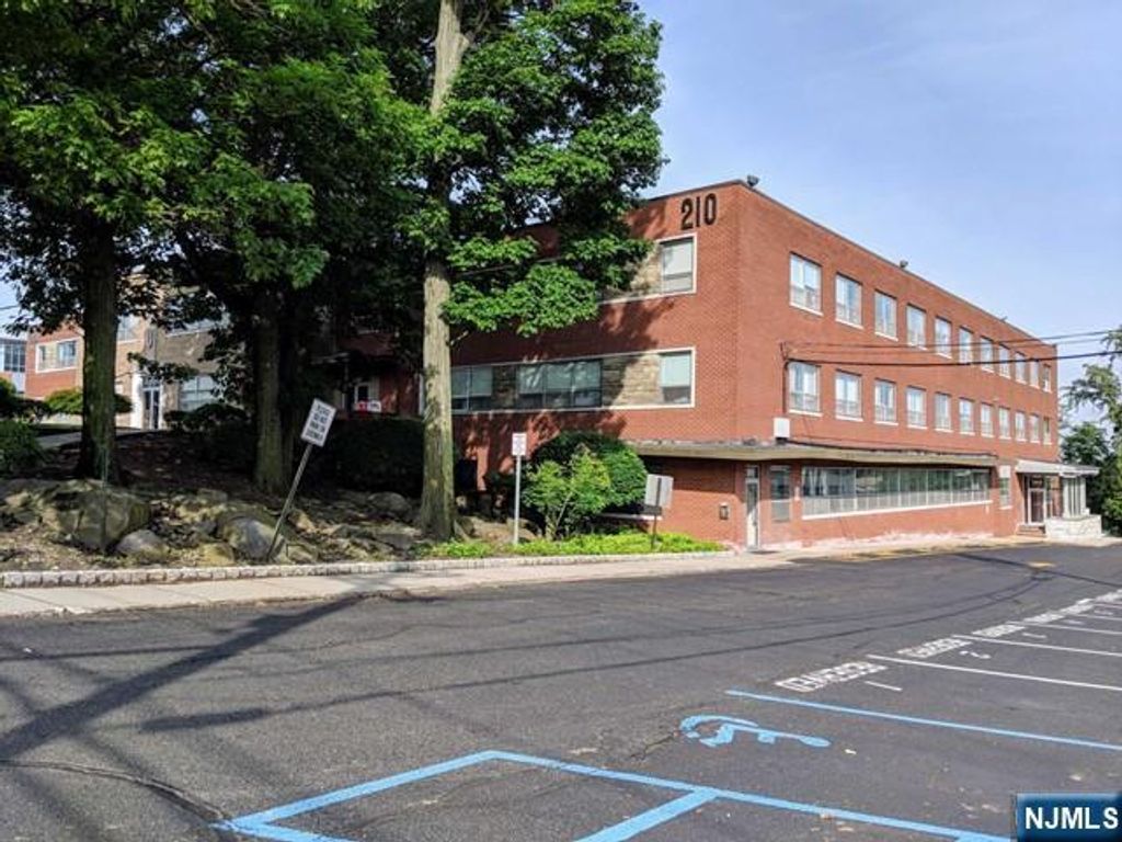 210 Sylvan Avenue B3, Englewood Cliffs, NJ 07632