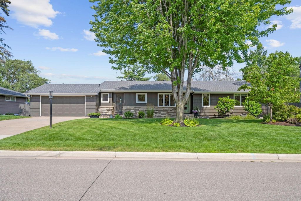 5829 Eastview Drive, Edina, MN 55436