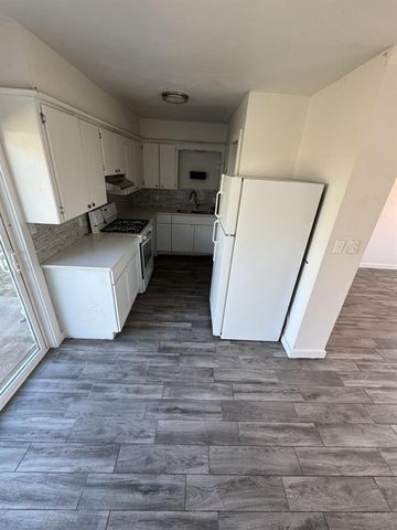 2512 Yorkshire Avenue, Moore, OK 73160