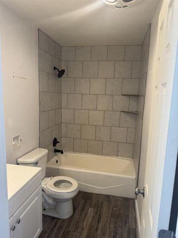 2512 Yorkshire Avenue, Moore, OK 73160