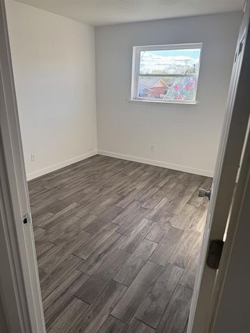 2512 Yorkshire Avenue, Moore, OK 73160