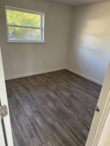 2512 Yorkshire Avenue, Moore, OK 73160