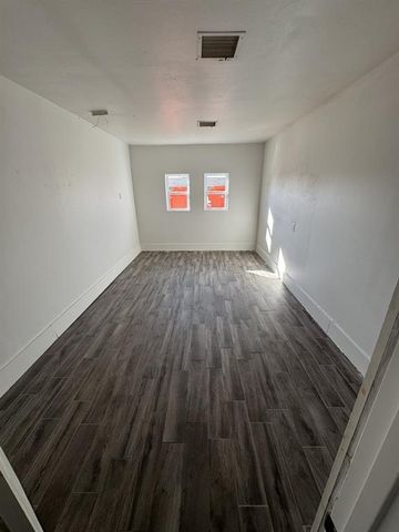 2512 Yorkshire Avenue, Moore, OK 73160