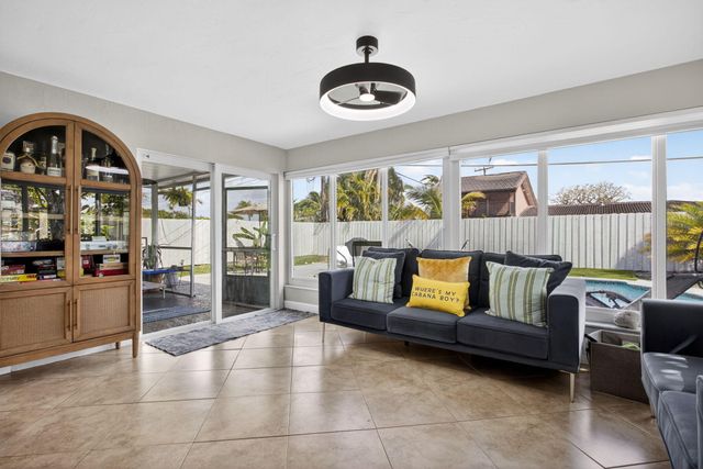 571 SE 14th Street, Pompano Beach, FL 33060