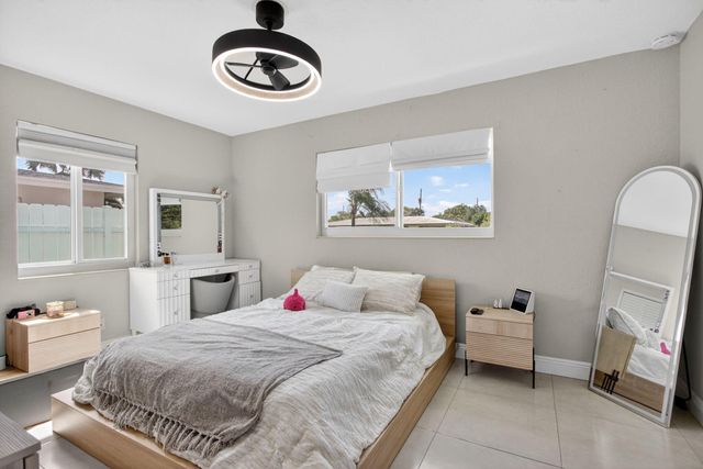 571 SE 14th Street, Pompano Beach, FL 33060