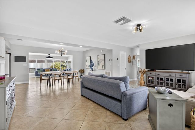 571 SE 14th Street, Pompano Beach, FL 33060