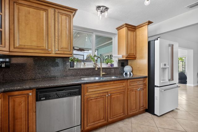 571 SE 14th Street, Pompano Beach, FL 33060