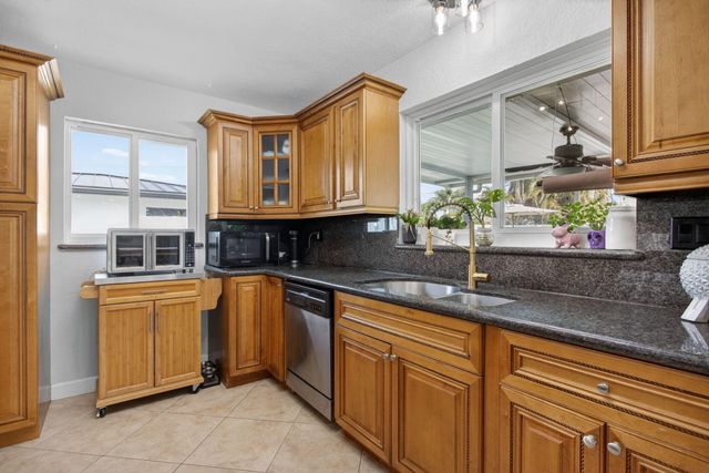 571 SE 14th Street, Pompano Beach, FL 33060