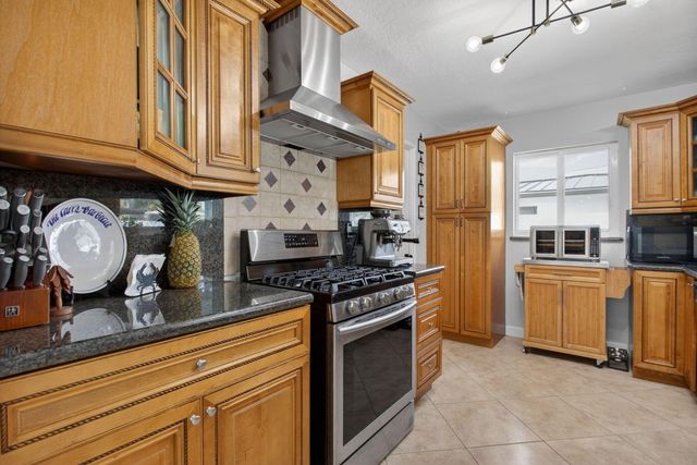 571 SE 14th Street, Pompano Beach, FL 33060