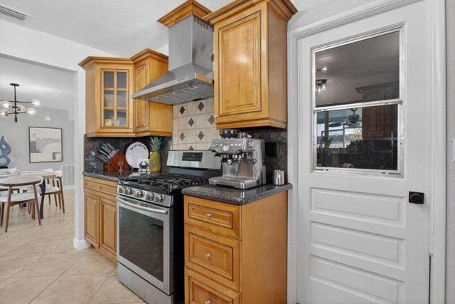 571 SE 14th Street, Pompano Beach, FL 33060