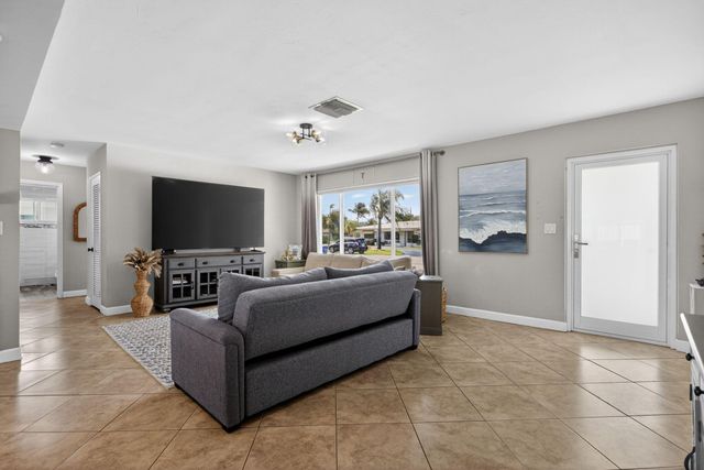 571 SE 14th Street, Pompano Beach, FL 33060