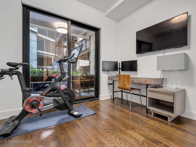 668 N Kingsbury Street 206, Chicago, IL 60654