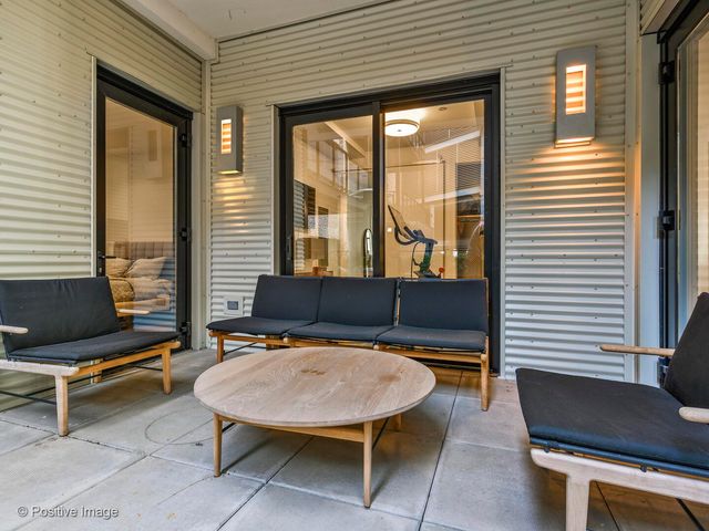 668 N Kingsbury Street 206, Chicago, IL 60654