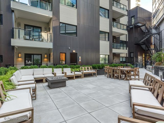 668 N Kingsbury Street 206, Chicago, IL 60654