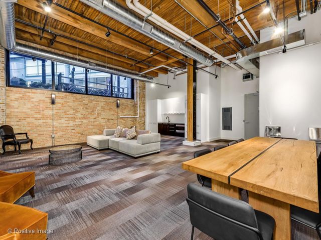 668 N Kingsbury Street 206, Chicago, IL 60654