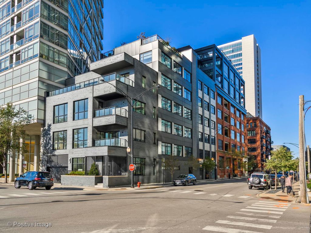 668 N Kingsbury Street 206, Chicago, IL 60654