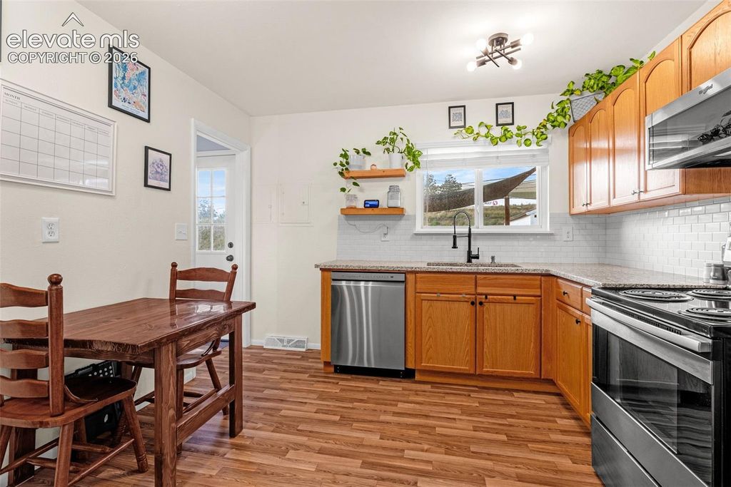 1102 Holmes Drive, Colorado Springs, CO 80909 — photo 2