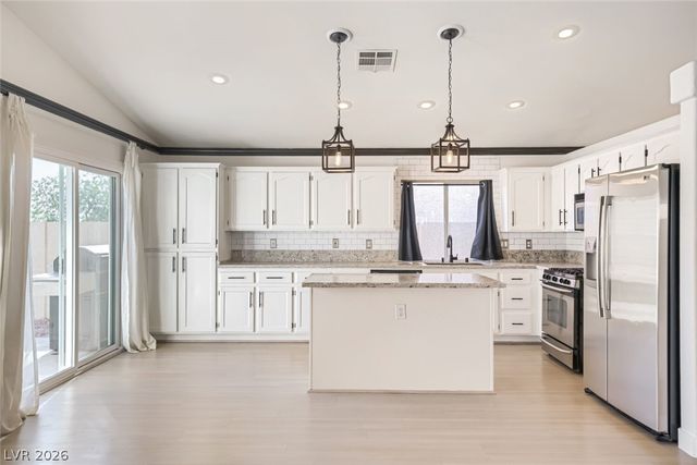 10236 Desert Wind Drive, Las Vegas, NV 89144