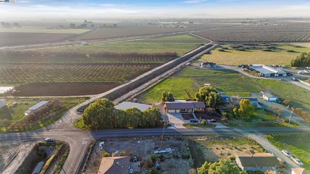 21021 Reeve Rd, Tracy, CA 95304