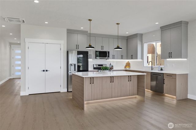 416 W 4th Street, Everson, WA 98247