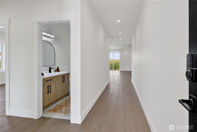 416 W 4th Street, Everson, WA 98247