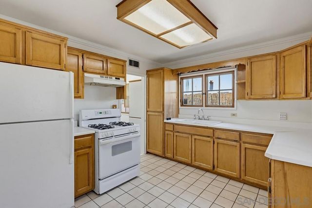 527 K Ave., National City, CA 91950