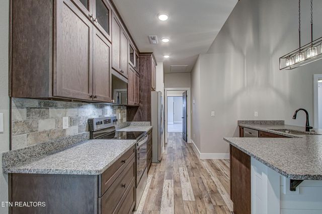 954 Topside Rd, Sevierville, TN 37862