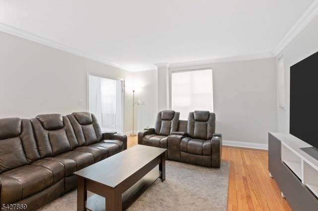 100 E Palisade Ave, Englewood City, NJ 07631