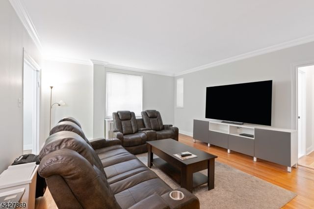 100 E Palisade Ave, Englewood City, NJ 07631