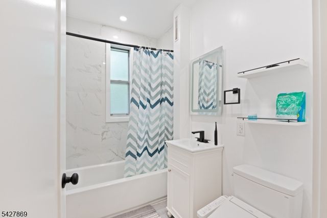 100 E Palisade Ave, Englewood City, NJ 07631