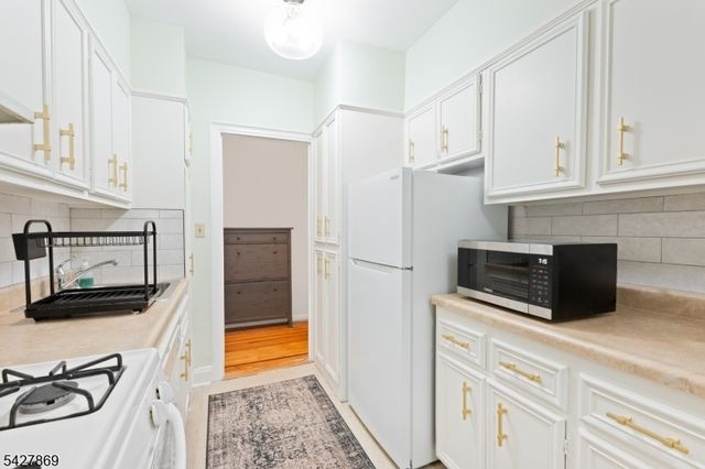 100 E Palisade Ave, Englewood City, NJ 07631