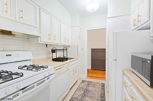 100 E Palisade Ave, Englewood City, NJ 07631
