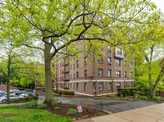 100 E Palisade Ave, Englewood City, NJ 07631