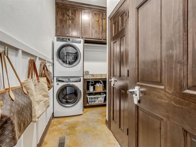 11075 Cindy Lane, Guthrie, OK 73044