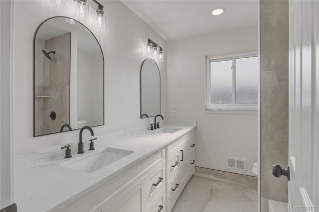 32375 Coventry Place, Warren, MI 48093