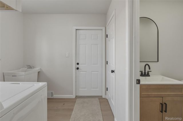 32375 Coventry Place, Warren, MI 48093