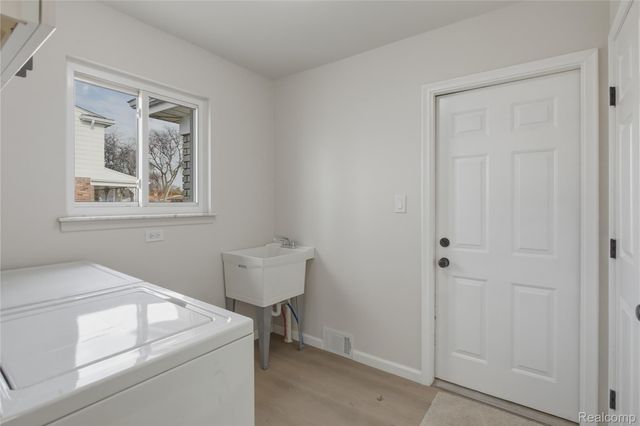 32375 Coventry Place, Warren, MI 48093