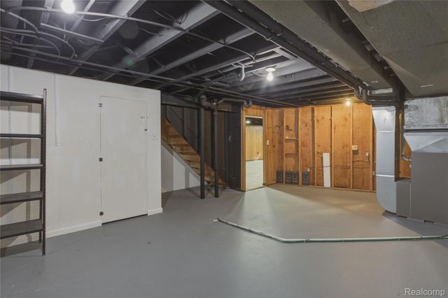 32375 Coventry Place, Warren, MI 48093