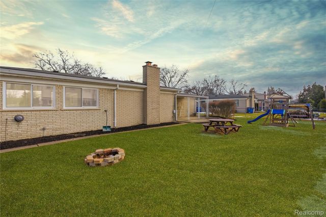 32375 Coventry Place, Warren, MI 48093